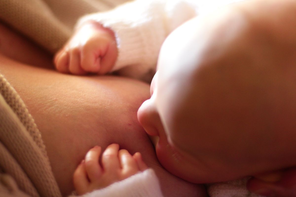Newborn breastfeeding — tongue tie signs, diagnosis and treatment
