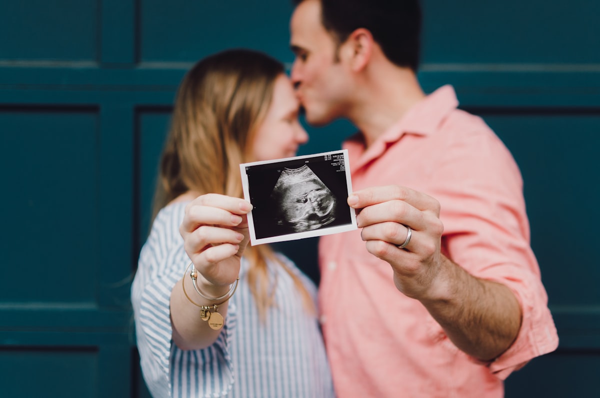 Couple holding ultrasound scan